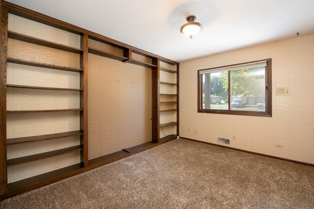 1810 Mary Lane, North Mankato, MN 56003