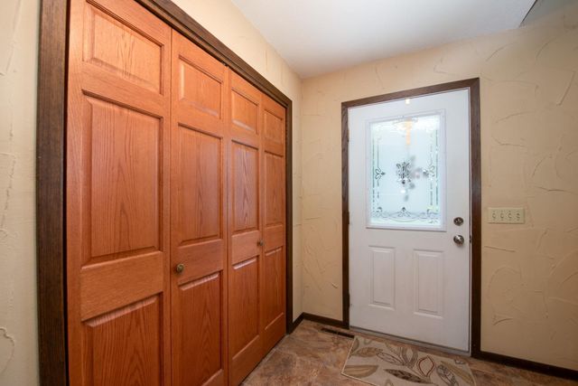 1810 Mary Lane, North Mankato, MN 56003