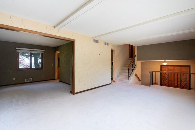 1810 Mary Lane, North Mankato, MN 56003