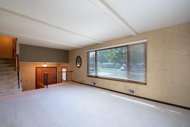 1810 Mary Lane, North Mankato, MN 56003