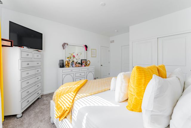 482 Comstock Rd Road, South Elgin, IL 60177