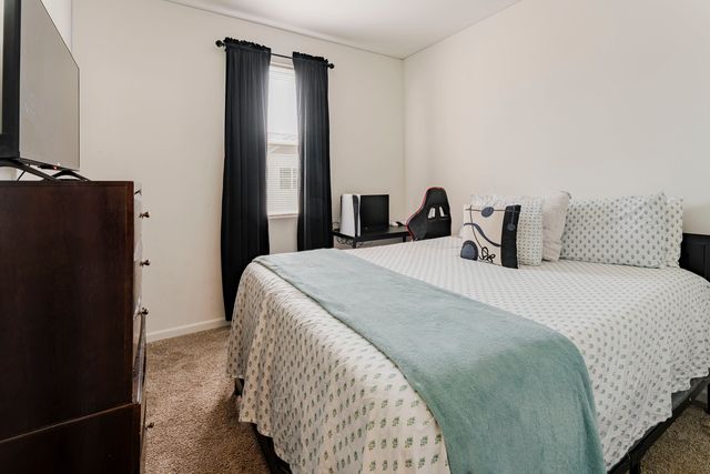 482 Comstock Rd Road, South Elgin, IL 60177