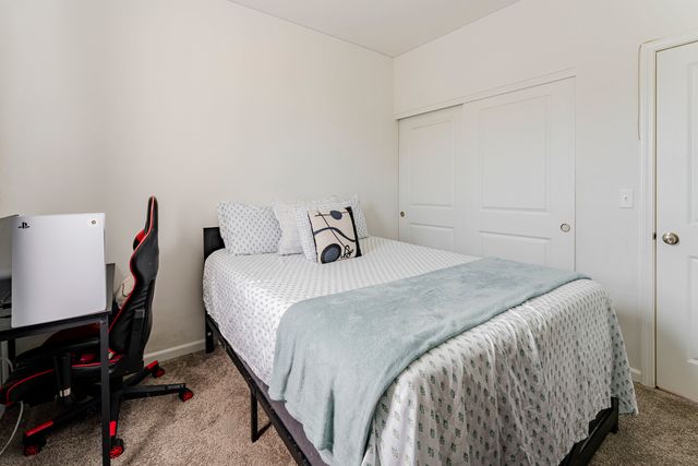 482 Comstock Rd Road, South Elgin, IL 60177