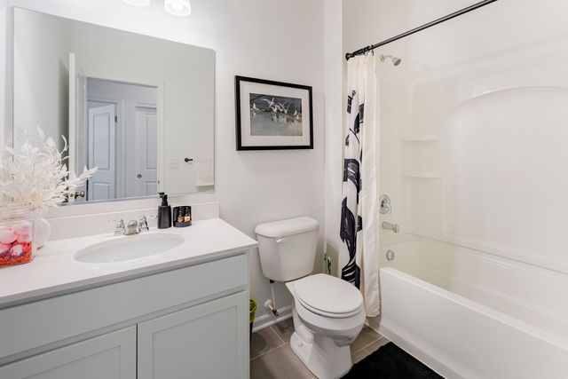 482 Comstock Rd Road, South Elgin, IL 60177