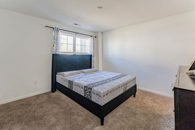 482 Comstock Rd Road, South Elgin, IL 60177