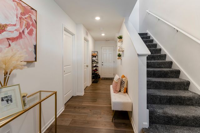 482 Comstock Rd Road, South Elgin, IL 60177