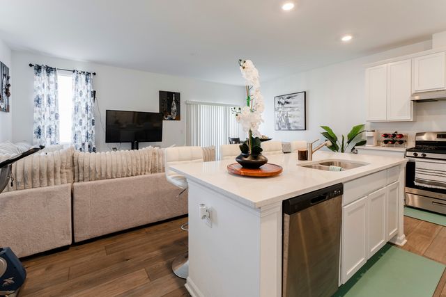 482 Comstock Rd Road, South Elgin, IL 60177