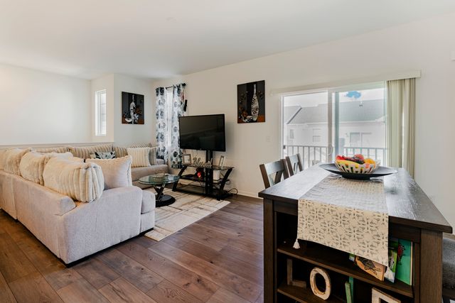 482 Comstock Rd Road, South Elgin, IL 60177