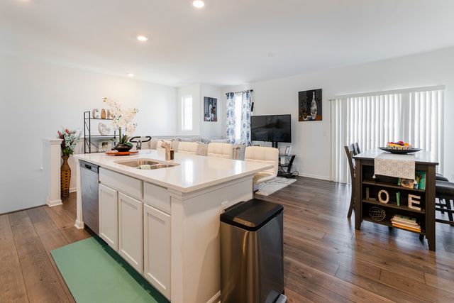 482 Comstock Rd Road, South Elgin, IL 60177