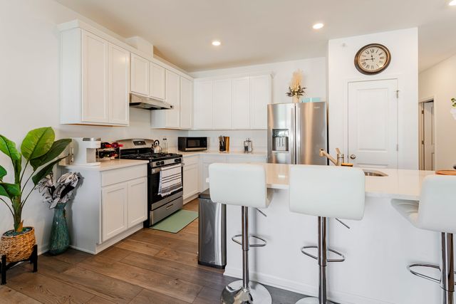 482 Comstock Rd Road, South Elgin, IL 60177