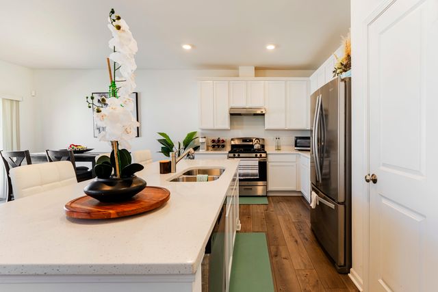 482 Comstock Rd Road, South Elgin, IL 60177