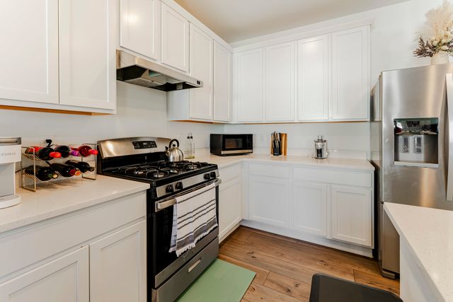 482 Comstock Rd Road, South Elgin, IL 60177