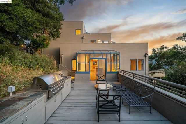 319 Tappan Ter, Orinda, CA 94563