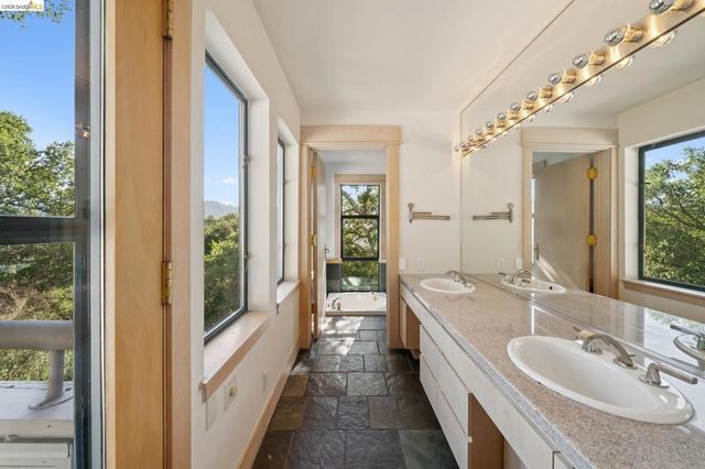 319 Tappan Ter, Orinda, CA 94563