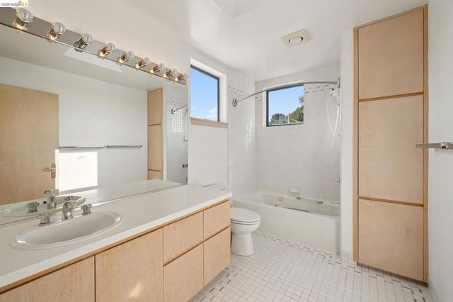 319 Tappan Ter, Orinda, CA 94563