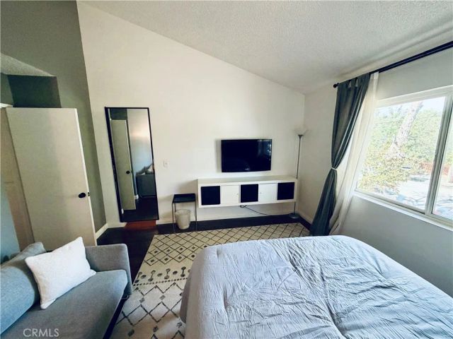 8435 Burnet, Los Angeles, CA 91343