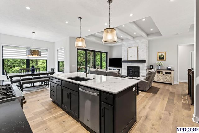 21814 H Street, Omaha, NE 68022