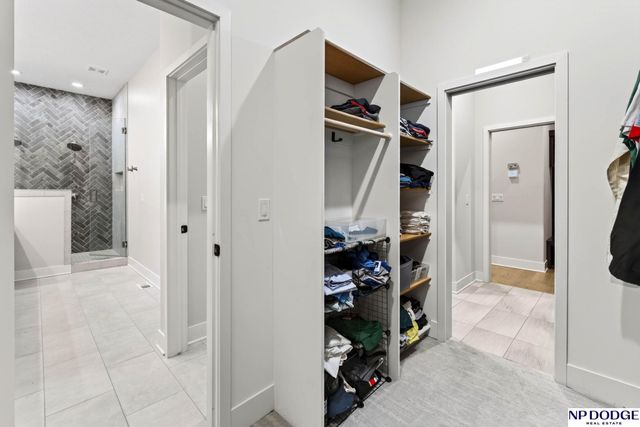 21814 H Street, Omaha, NE 68022