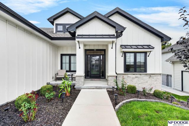 21814 H Street, Omaha, NE 68022
