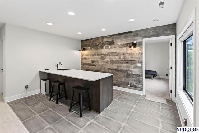 21814 H Street, Omaha, NE 68022