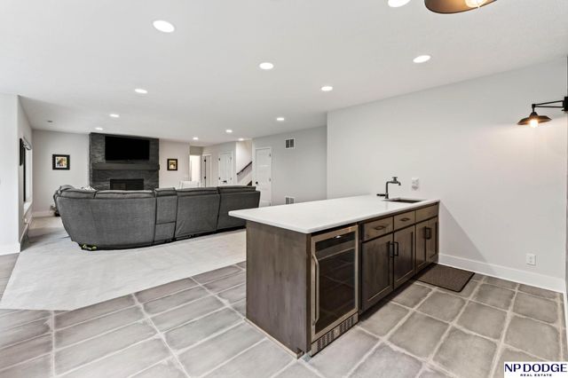 21814 H Street, Omaha, NE 68022