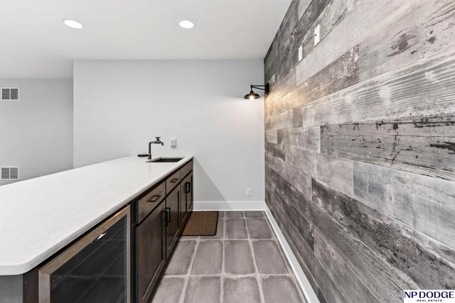 21814 H Street, Omaha, NE 68022