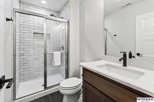 21814 H Street, Omaha, NE 68022