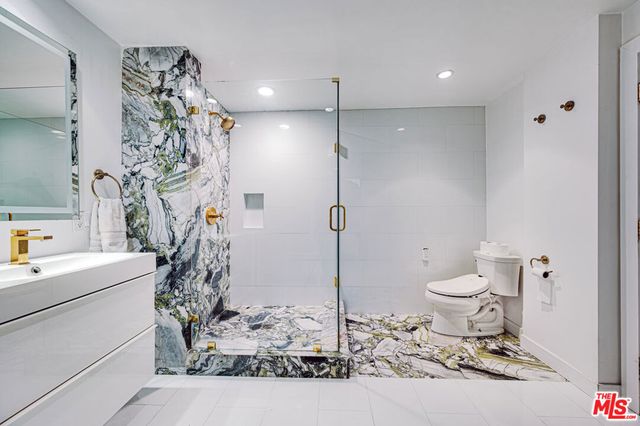 8560 Franklin Avenue, Los Angeles, CA 90069