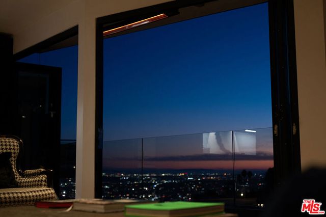 8560 Franklin Avenue, Los Angeles, CA 90069