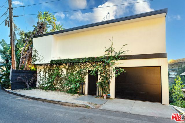 8560 Franklin Avenue, Los Angeles, CA 90069