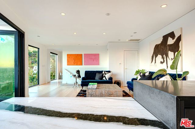 8560 Franklin Avenue, Los Angeles, CA 90069