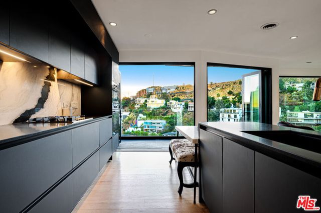 8560 Franklin Avenue, Los Angeles, CA 90069