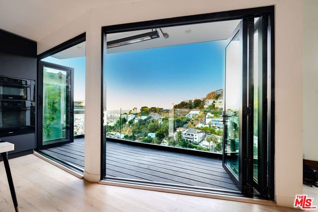 8560 Franklin Avenue, Los Angeles, CA 90069