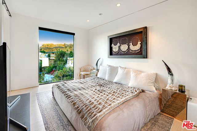 8560 Franklin Avenue, Los Angeles, CA 90069