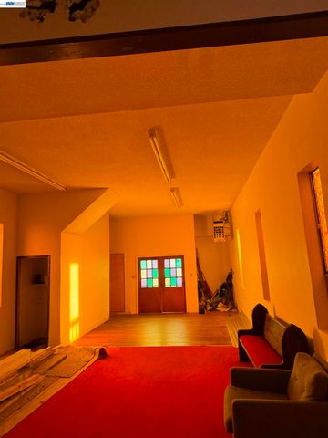 1124 63rd Street, Oakland, CA 94608