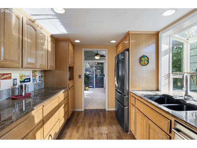 2533 MOON MOUNTAIN Dr, Eugene, OR 97403