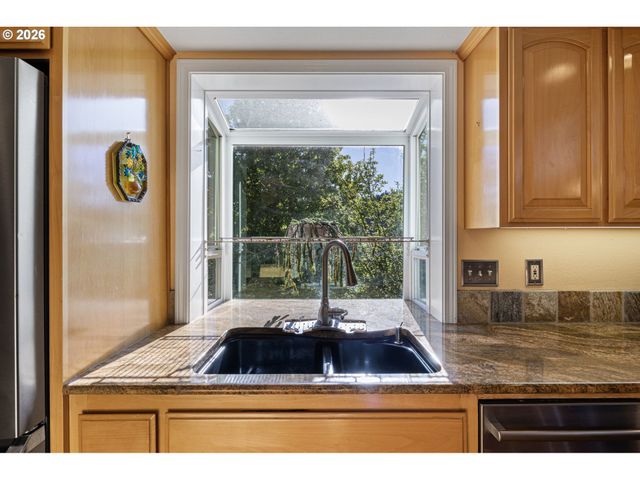 2533 MOON MOUNTAIN Dr, Eugene, OR 97403