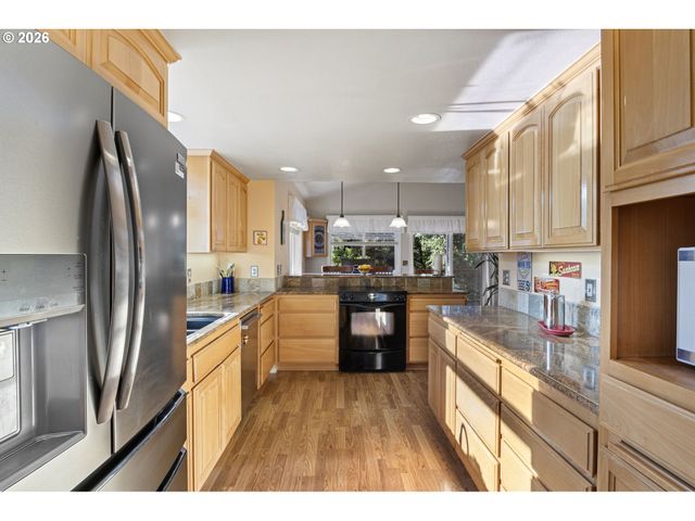 2533 MOON MOUNTAIN Dr, Eugene, OR 97403