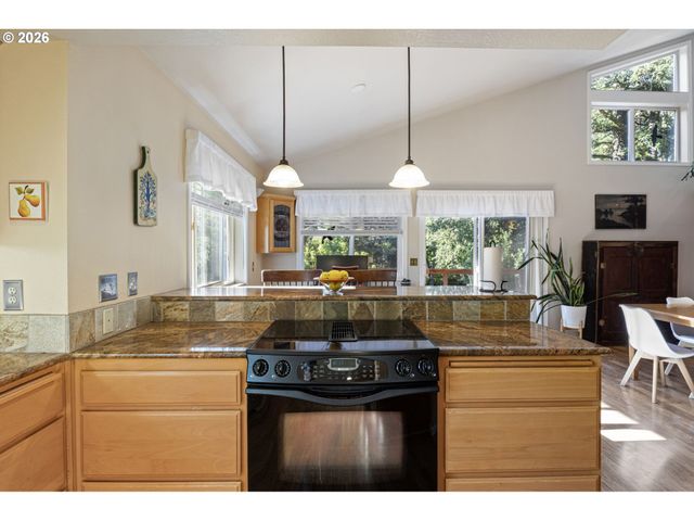 2533 MOON MOUNTAIN Dr, Eugene, OR 97403