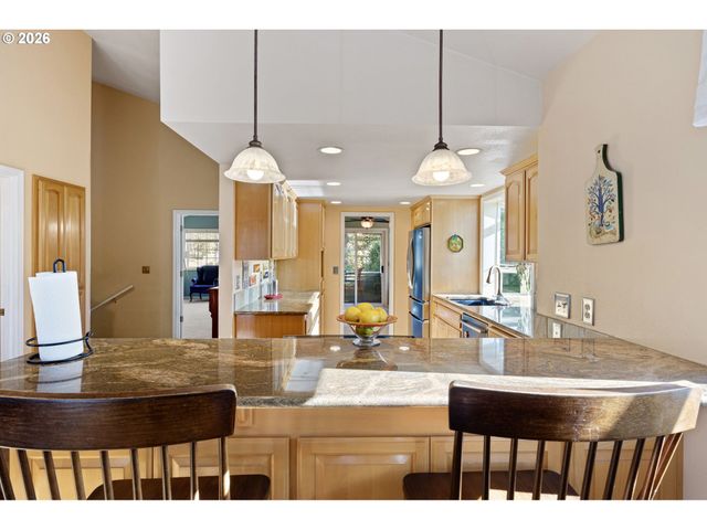 2533 MOON MOUNTAIN Dr, Eugene, OR 97403