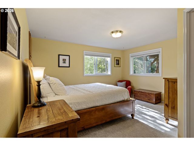 2533 MOON MOUNTAIN Dr, Eugene, OR 97403