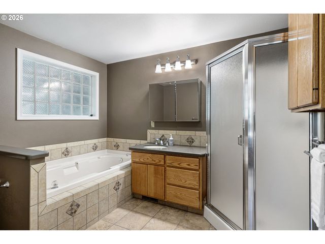 2533 MOON MOUNTAIN Dr, Eugene, OR 97403