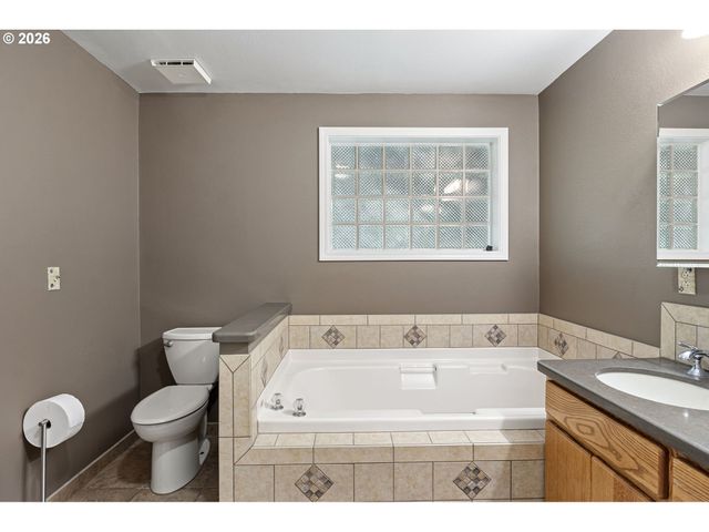 2533 MOON MOUNTAIN Dr, Eugene, OR 97403