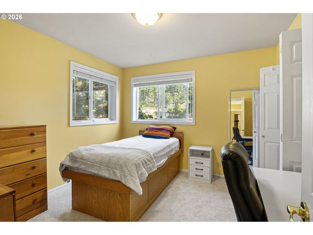 2533 MOON MOUNTAIN Dr, Eugene, OR 97403