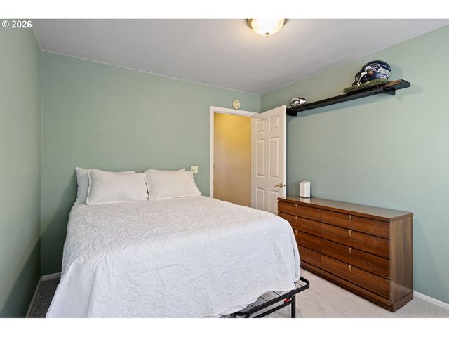 2533 MOON MOUNTAIN Dr, Eugene, OR 97403