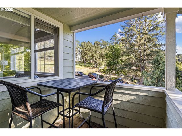 2533 MOON MOUNTAIN Dr, Eugene, OR 97403