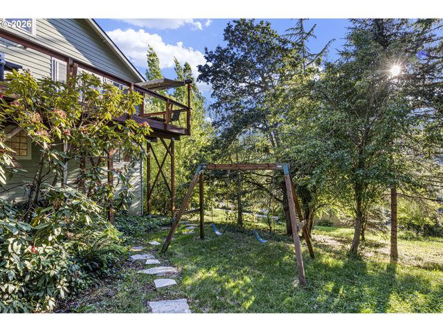 2533 MOON MOUNTAIN Dr, Eugene, OR 97403