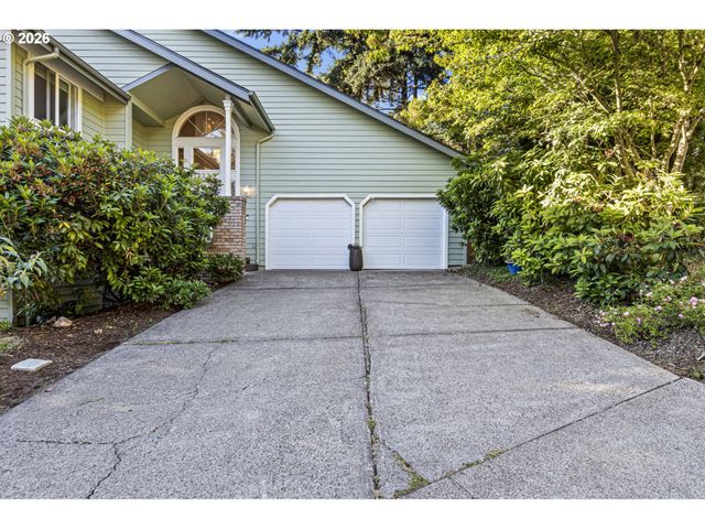 2533 MOON MOUNTAIN Dr, Eugene, OR 97403