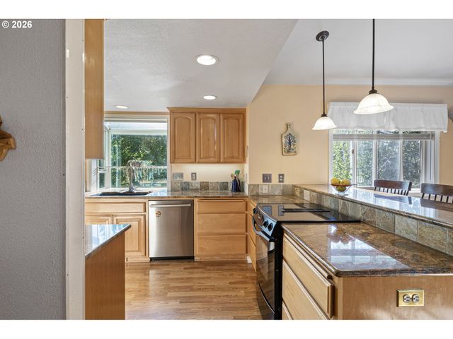 2533 MOON MOUNTAIN Dr, Eugene, OR 97403