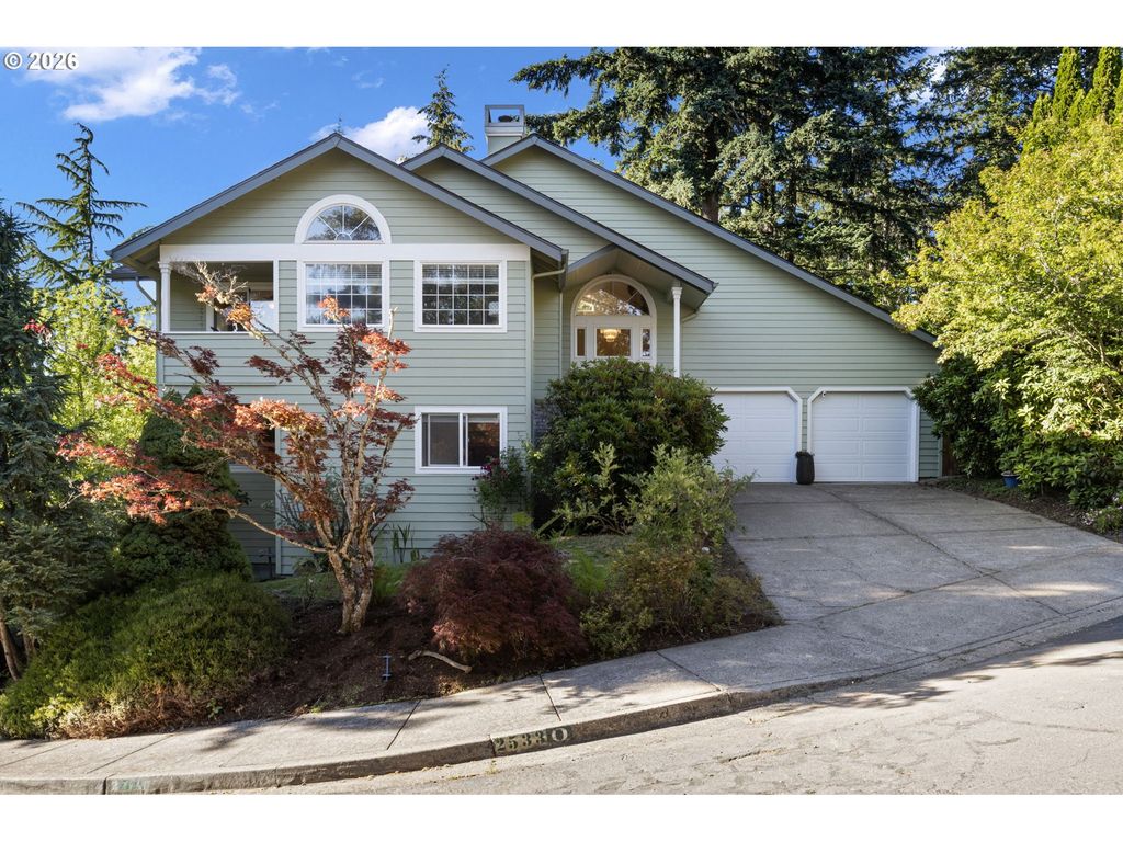 2533 MOON MOUNTAIN Dr, Eugene, OR 97403